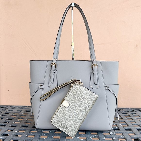 Michael Kors Voyager Drawstring Tote Bag Pearl Grey + Double Zip Wallet MK Gold - Picture 2 of 16